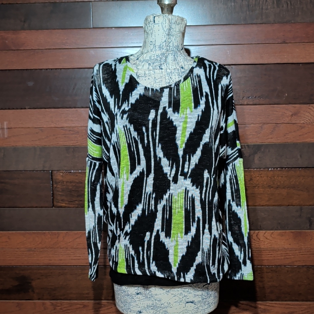 Chelsea & Theodore Black and Green Patterned Sweatshirt